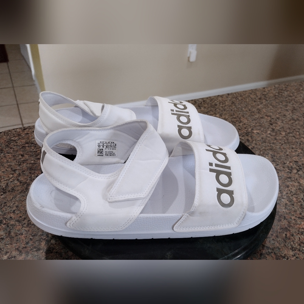 Adidas Adilette Women's Sandal Cloudfoam White Lightweight Size 10 Strap Beach - Picture 2 of 4